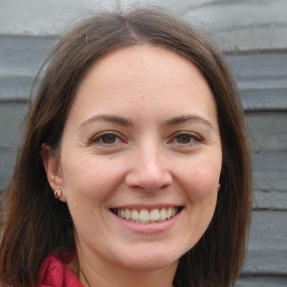 Lisa Thompson, Investment Analyst